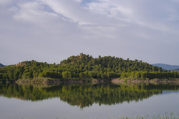 lago d'acqua blu in spagna