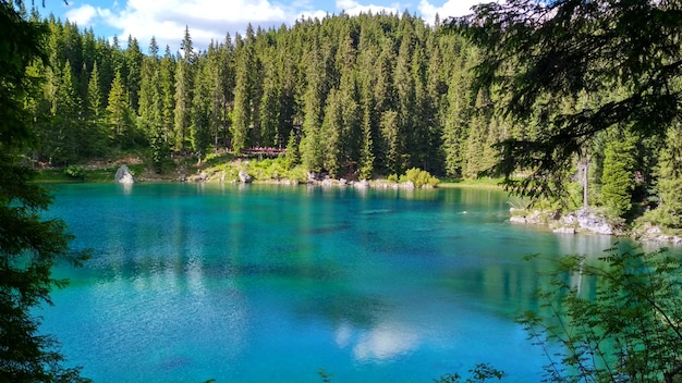 Lago di Carezza (Karersee), un bellissimo lago nelle Dolomiti, Trentino Alto Adige, Italia