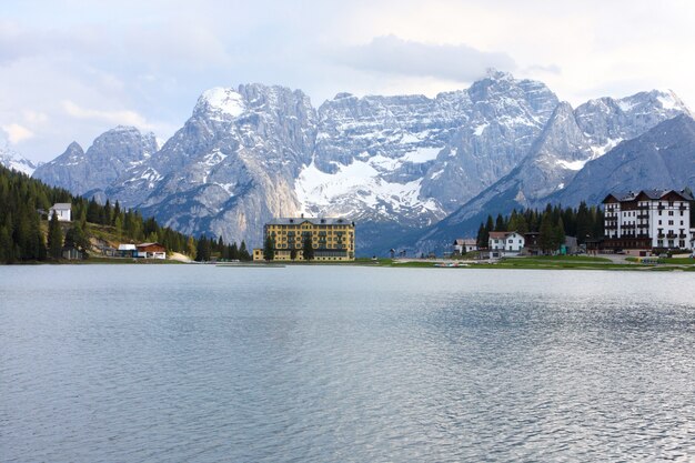 Lago di Misurina nelle Dolomiti, Italia