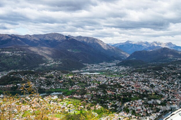 Lago di Muzzano nel comune di Sorengo nel distretto di Lugano nel cantone del Ticino Svizzera