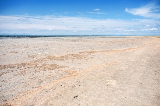 Lago Ebeity (regione di Omsk, Federazione Russa), grande lago salato con fanghi terapeutici.