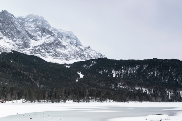 Lago Eibsee in inverno