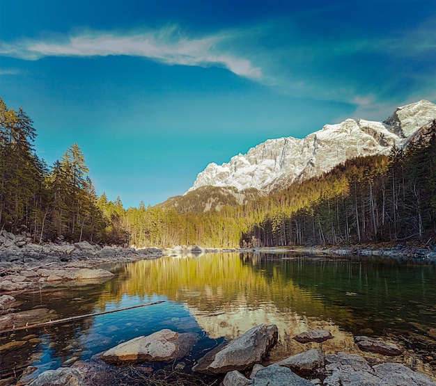 Lago Frillensee e Zugspitze la montagna più alta della Germania