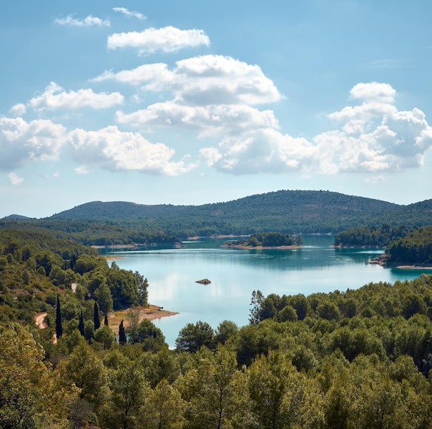 Lago giorno nuvola albero montagna sichar ribesalbes