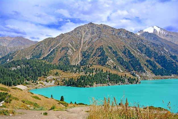 Lago in montagna