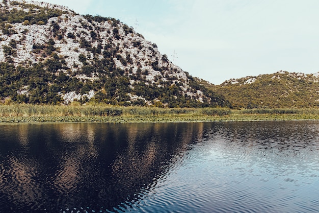 Lago in montagna