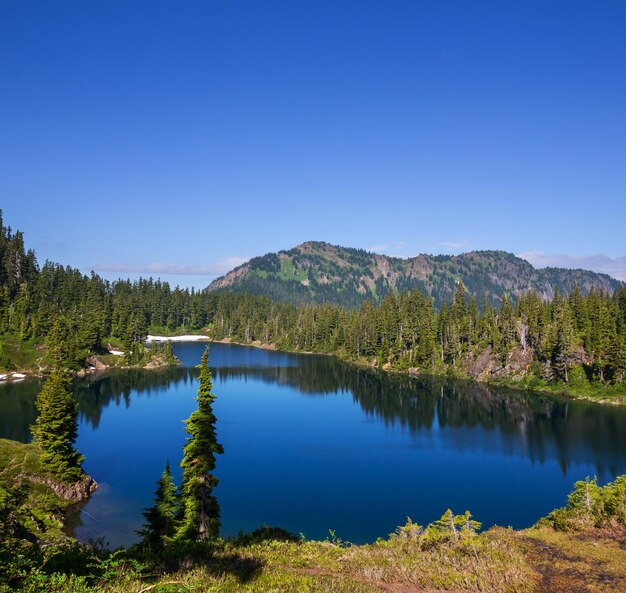 lago in montagna