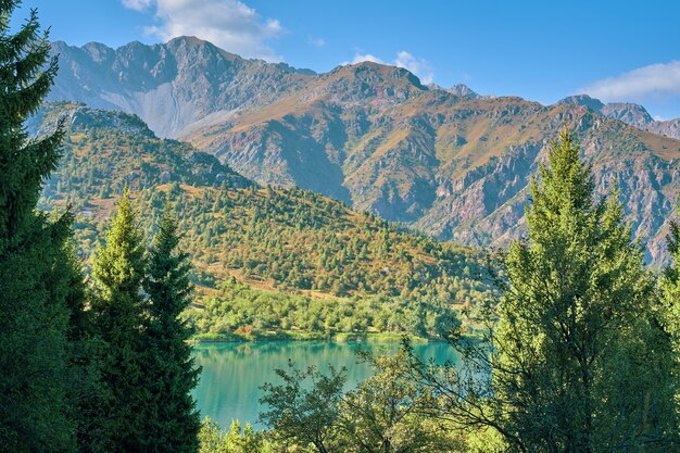 Lago in montagna.