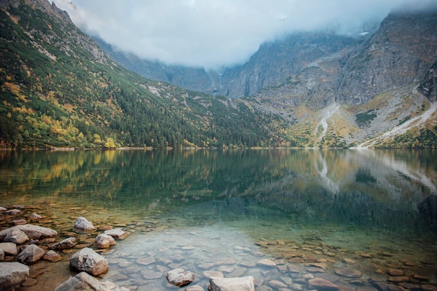 Lago Morskie Oko Eye of the Sea ai monti Tatra in Polonia