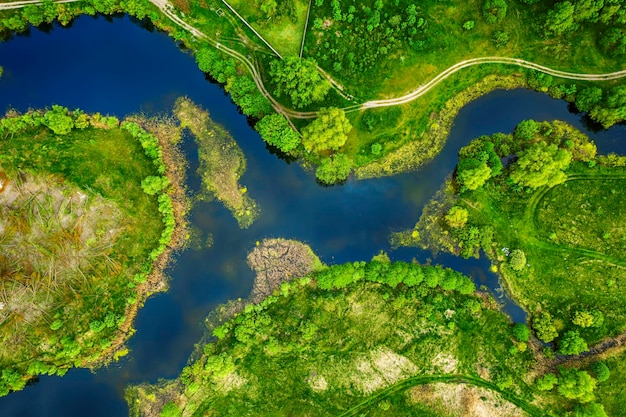 Lago nei prati