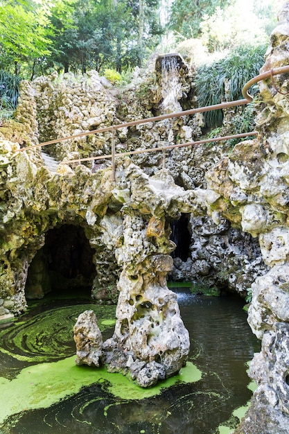 Lago nelle grotte