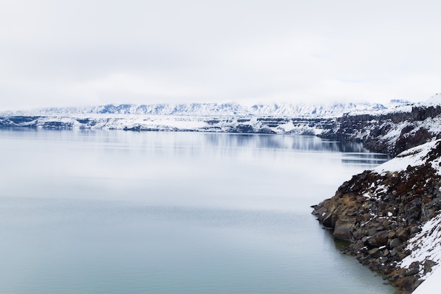 Lago Oskjuvatn ad Askja, Islanda. Punto di riferimento degli altopiani centrali dell'Islanda. Vista vulcanica