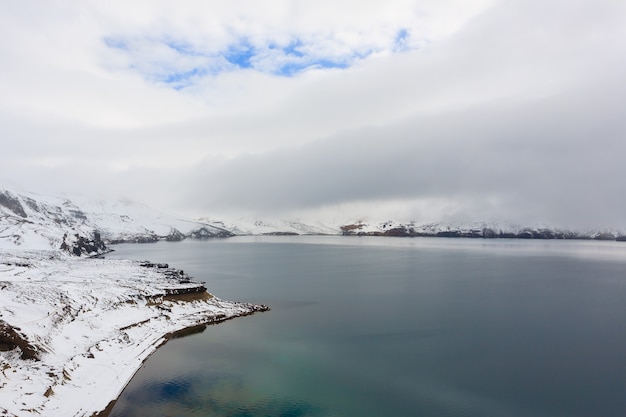 Lago Oskjuvatn ad Askja, Islanda. Punto di riferimento degli altopiani centrali dell'Islanda. Vista vulcanica