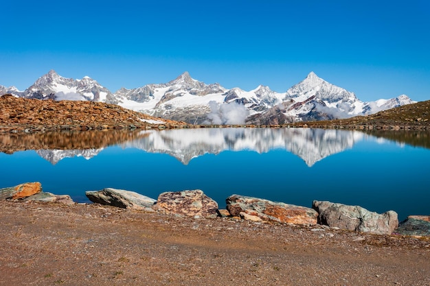 Lago Riffelsee e Matterhorn Svizzera