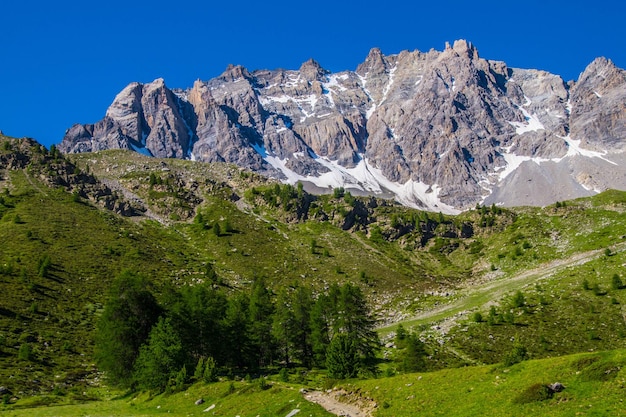 Lago sainte anne qeyras nelle alte alpi in francia