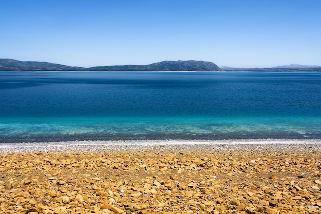 Lago Salda Turchia Un luogo popolare per la ricreazione e il turismo Sabbia bianca e acqua blu Sfondo naturale