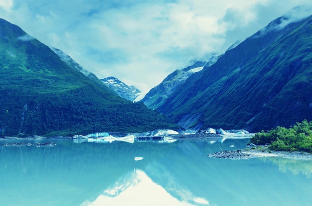 Lago Serenity nella tundra dell'Alaska