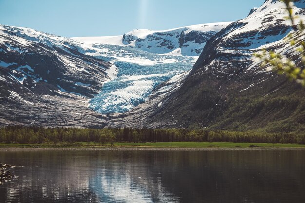 Lago Svartisvatnet in Helgeland in Norvegia, dal ghiacciaio Svartisen