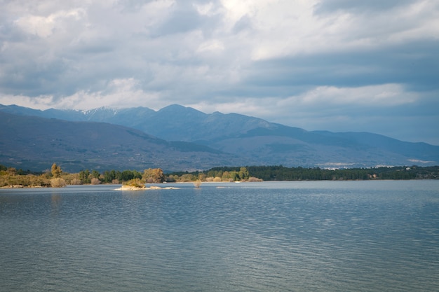 Lago tranquillo in Spagna