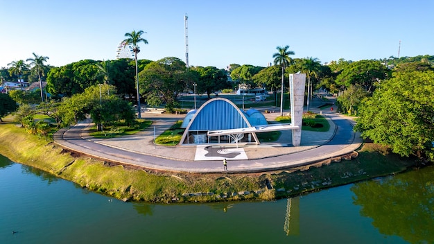 Lagoa da Pampulha a Belo Horizonte che si affaccia sulla Chiesa di Sao Francisco de Assis e sul Parco Guanabara Minas Gerais Brasile Vista aerea