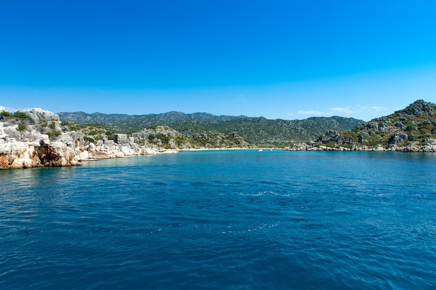 Laguna in vista del paesaggio del mare della spiaggia