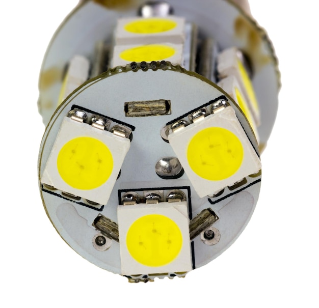 Lampada a led per auto isolata su sfondo bianco