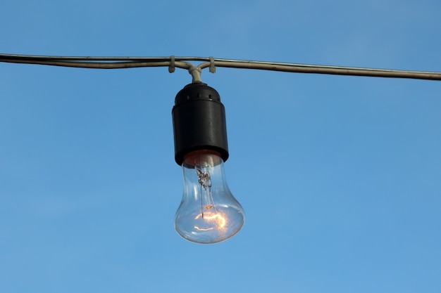 Lampada elettrica a sospensione inclusa