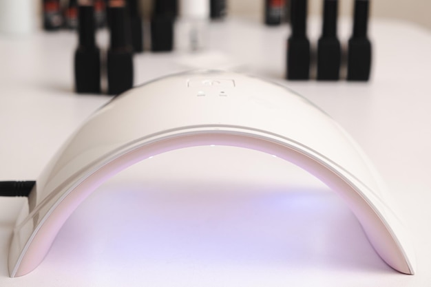 Lampada LED ultravioletta per l'asciugatura di smalti gel e barattoli con smalti gel