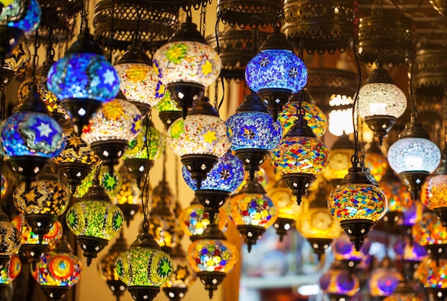 Lampade tradizionali turche vintage nel Grand Bazaar di Istanbul