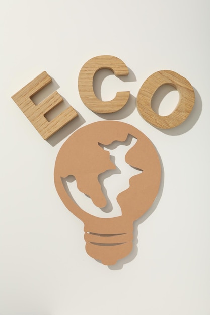 Lampadina di carta con la parola eco