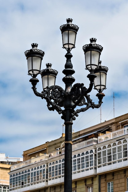 Lampione in Plaza de Maria Pita a La Coruña, Galizia, Spagna.