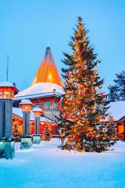 Lampioni stradali del Circolo Polare Artico nell'Ufficio di Babbo Natale del Villaggio di Babbo Natale a Rovaniemi in Lapponia in Finlandia.