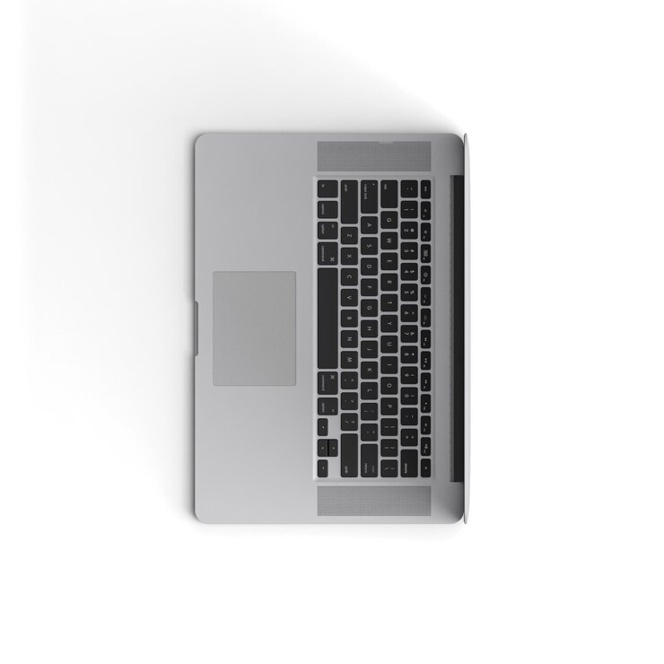 Laptop aperto schermo con schermo vuoto isolato su sfondo bianco per gli annunci visualizzazione superiore immagine a sinistra