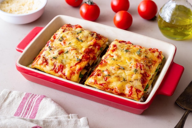 Lasagne italiane con carne, formaggio e verdure Cibo italiano