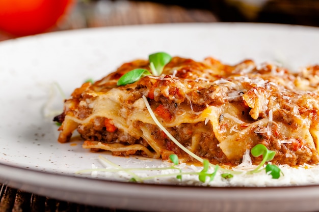 Lasagne italiane con carne macinata.