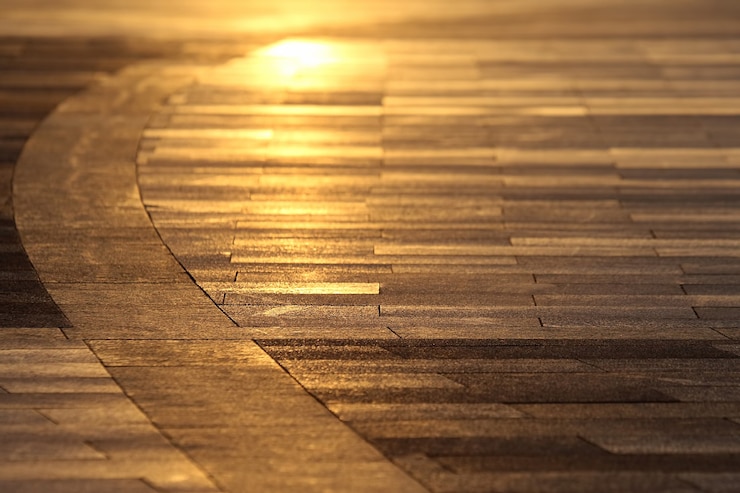Foto lastre per pavimentazione nel riflesso del sole al tramonto