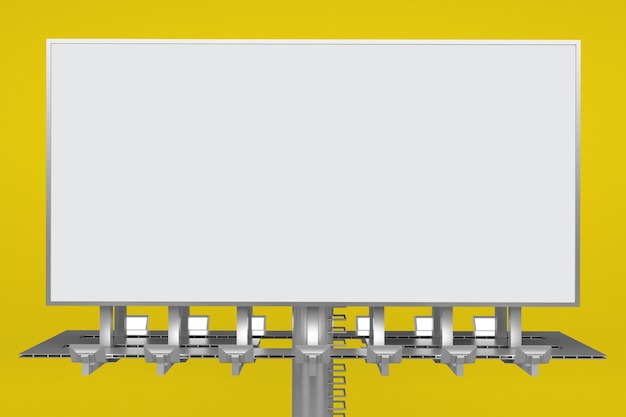 Lato anteriore del tabellone per le affissioni isolato in fondo giallo