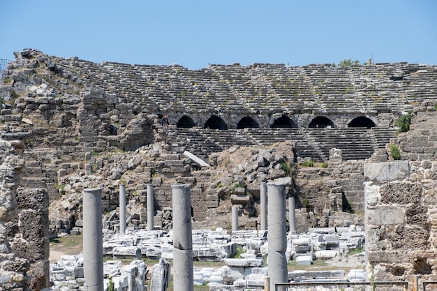 Lato antico teatro turchia rovine di antalya del lato antico della città