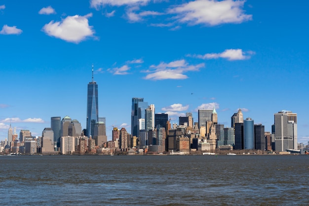 Lato del fiume di paesaggio urbano di New York