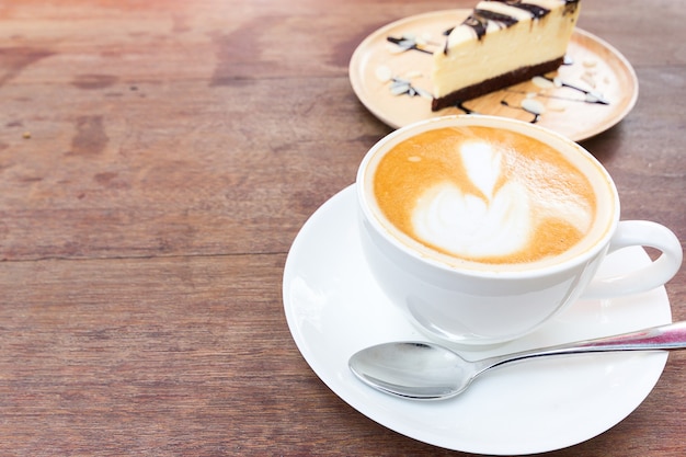 Latte caffè e torta