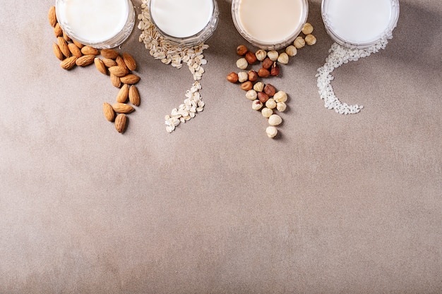 Latte di mandorle, nocciole, avena e riso