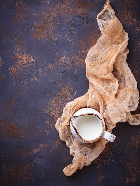 Latte fresco in una brocca Vista dall&#39;alto