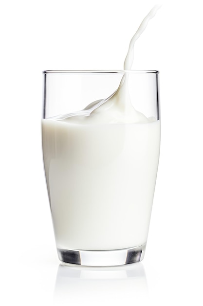 Latte isolato su uno sfondo bianco