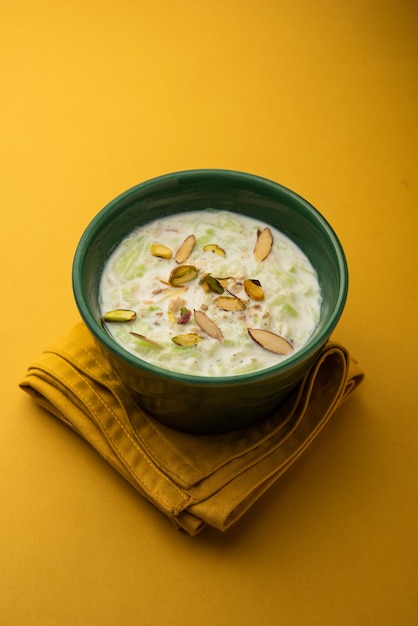 Lauki ki Kheer - Porridge Doodhi o Gahiya o zucca bottiglia Khir o Payasam, servito in una ciotola