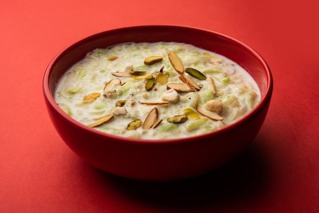 Lauki ki Kheer - Porridge Doodhi o Gahiya o zucca bottiglia Khir o Payasam, servito in una ciotola