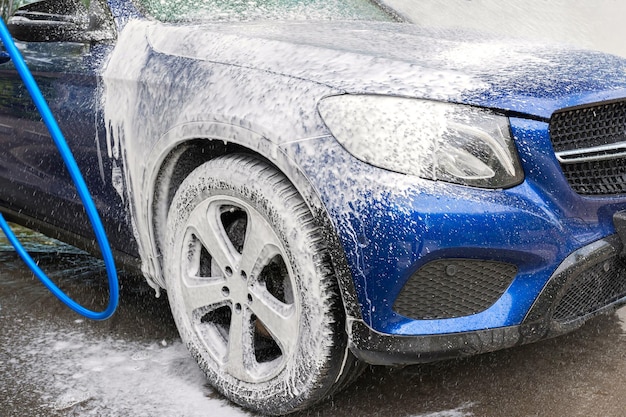 Lavaggio auto Pulizia auto con acqua ad alta pressione