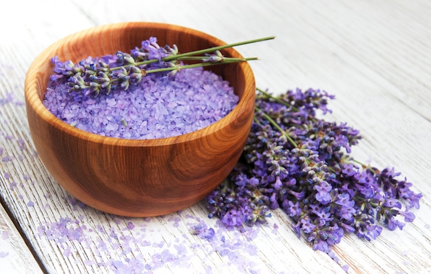 Lavanda e sale da massaggio