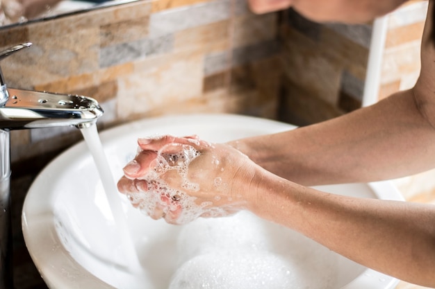 Lavarsi le mani con il sapone