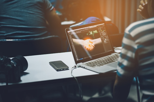 Lavorando in ufficio e tolleranza al lavoro