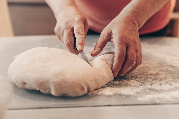 lavorare con l'impasto il processo di cottura